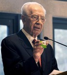 Шимон Перес вручил почетные грамоты еврейским и арабским семьям